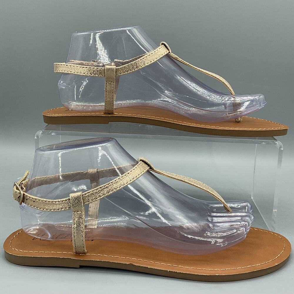 NEW Wild Pair Women’s Krisleyy Thong Sandals Gold Size 6.5M